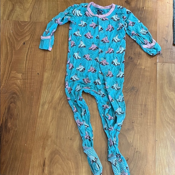 Kickee Pants Blue and Pink ice skates Kids Footie - Picture 1 of 10